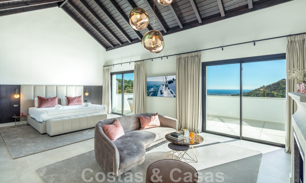 Exquisita villa de lujo en venta de estilo mediterráneo con diseño contemporáneo en una posición elevada en El Madroñal, Benahavis - Marbella 48153