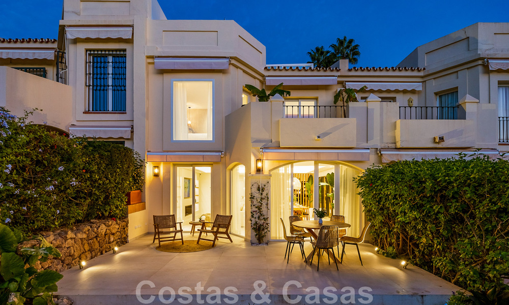 Lista para entrar a vivir! Casa adosada reformada contemporánea en venta con vistas al mar, en La Quinta en Benahavis - Marbella 49443