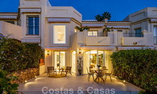 Lista para entrar a vivir! Casa adosada reformada contemporánea en venta con vistas al mar, en La Quinta en Benahavis - Marbella 49443 