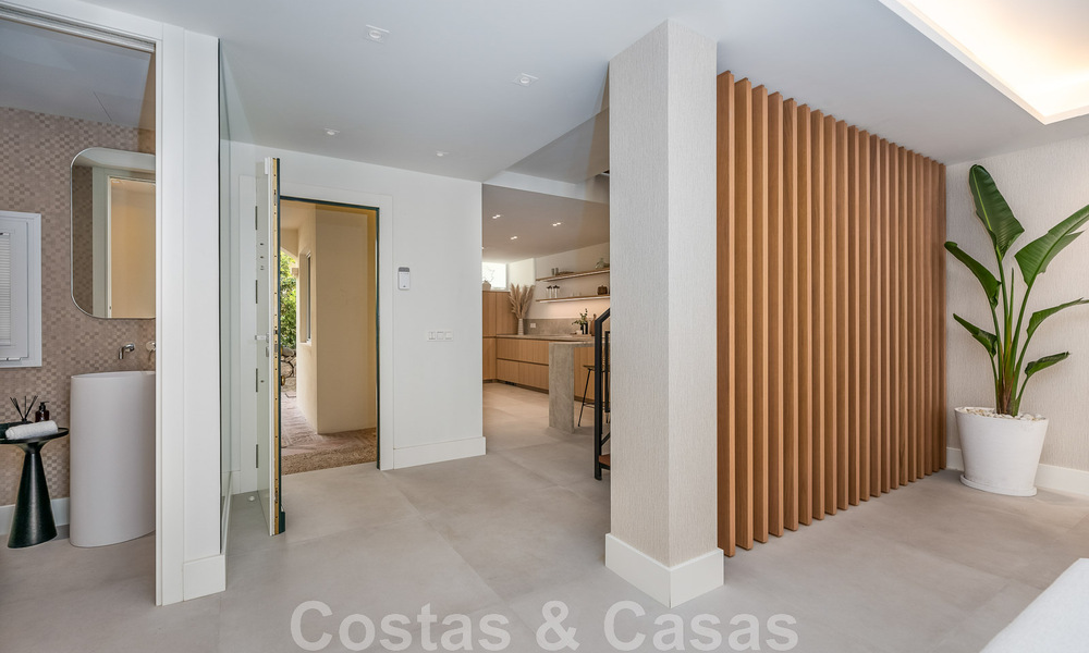 Lista para entrar a vivir! Casa adosada reformada contemporánea en venta con vistas al mar, en La Quinta en Benahavis - Marbella 49451