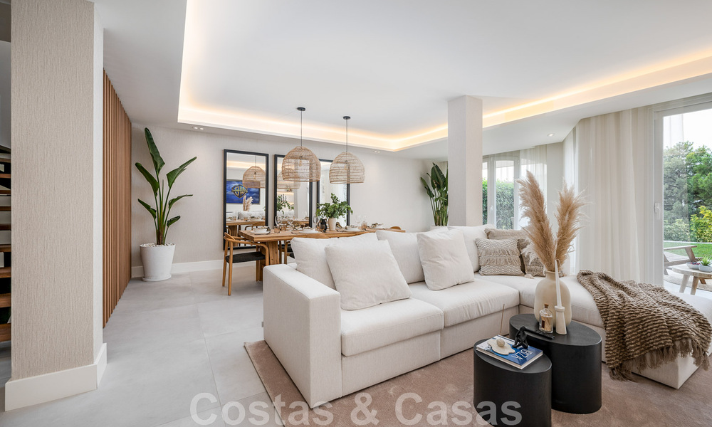 Lista para entrar a vivir! Casa adosada reformada contemporánea en venta con vistas al mar, en La Quinta en Benahavis - Marbella 49457