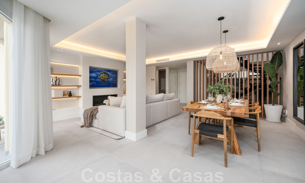 Lista para entrar a vivir! Casa adosada reformada contemporánea en venta con vistas al mar, en La Quinta en Benahavis - Marbella 49458