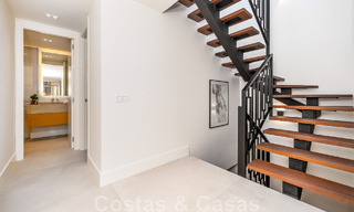 Lista para entrar a vivir! Casa adosada reformada contemporánea en venta con vistas al mar, en La Quinta en Benahavis - Marbella 49463 