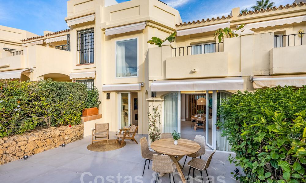 Lista para entrar a vivir! Casa adosada reformada contemporánea en venta con vistas al mar, en La Quinta en Benahavis - Marbella 49482