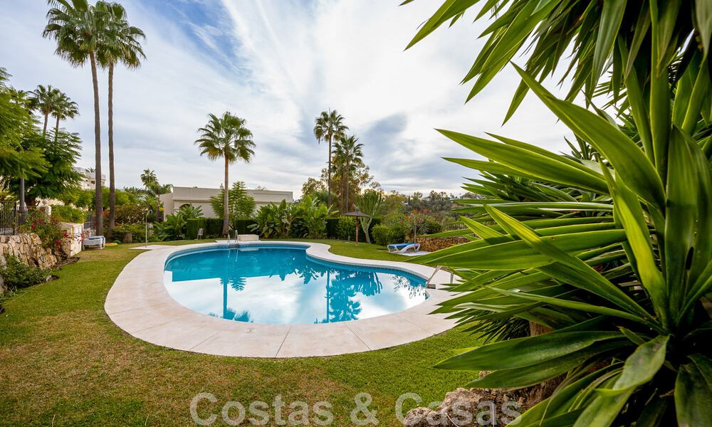 Lista para entrar a vivir! Casa adosada reformada contemporánea en venta con vistas al mar, en La Quinta en Benahavis - Marbella 49484
