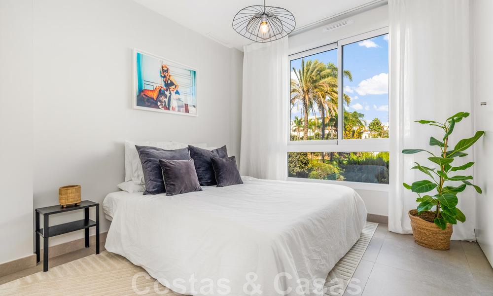 Nueva casa adosada contemporánea en venta a poca distancia de Puerto Banús y la playa en un complejo cerrado en Nueva Andalucía, Marbella 48662