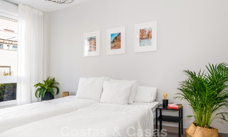 Nueva casa adosada contemporánea en venta a poca distancia de Puerto Banús y la playa en un complejo cerrado en Nueva Andalucía, Marbella 48663 