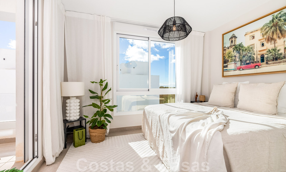 Nueva casa adosada contemporánea en venta a poca distancia de Puerto Banús y la playa en un complejo cerrado en Nueva Andalucía, Marbella 48667