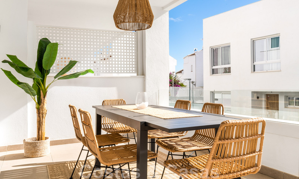 Nueva casa adosada contemporánea en venta a poca distancia de Puerto Banús y la playa en un complejo cerrado en Nueva Andalucía, Marbella 48681