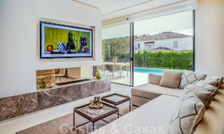 Villa contemporánea de nueva construcción en venta con vistas al mar, situada a poca distancia de la playa en la Milla de Oro de Marbella 50087 