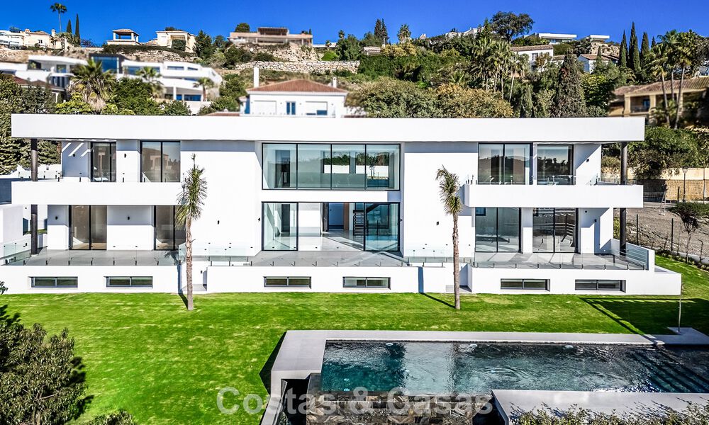 Villa de diseño en venta, cerca de campos de golf, en Benahavis - Marbella 783124