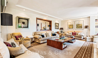 Tradicional y lujosa casa de estilo andaluz en venta con vistas al mar en el corazón del valle del golf de Nueva Andalucía, Marbella 49211 