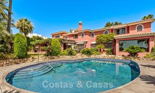 Tradicional y lujosa casa de estilo andaluz en venta con vistas al mar en el corazón del valle del golf de Nueva Andalucía, Marbella 49214 