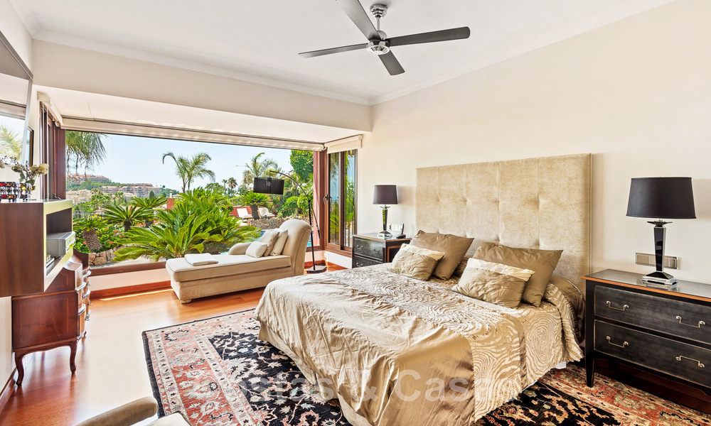 Tradicional y lujosa casa de estilo andaluz en venta con vistas al mar en el corazón del valle del golf de Nueva Andalucía, Marbella 49215