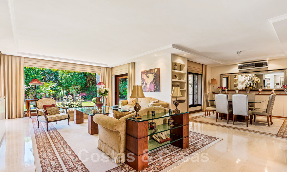 Tradicional y lujosa casa de estilo andaluz en venta con vistas al mar en el corazón del valle del golf de Nueva Andalucía, Marbella 49217