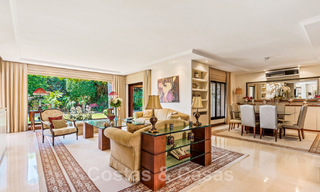 Tradicional y lujosa casa de estilo andaluz en venta con vistas al mar en el corazón del valle del golf de Nueva Andalucía, Marbella 49217 