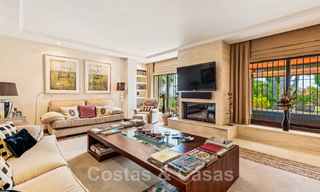 Tradicional y lujosa casa de estilo andaluz en venta con vistas al mar en el corazón del valle del golf de Nueva Andalucía, Marbella 49221 