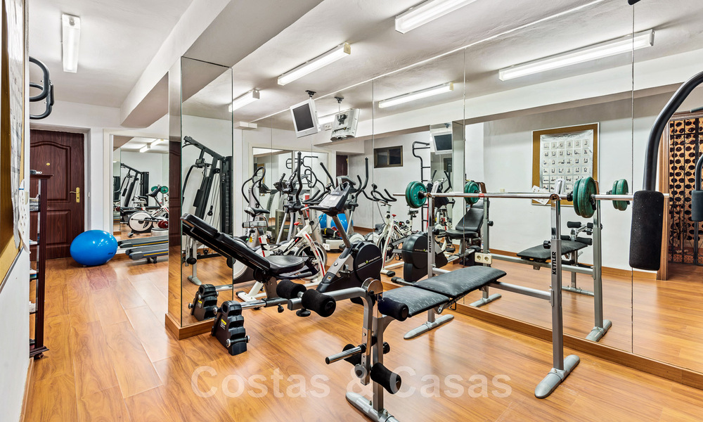 Tradicional y lujosa casa de estilo andaluz en venta con vistas al mar en el corazón del valle del golf de Nueva Andalucía, Marbella 49222