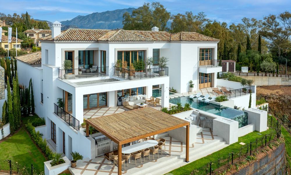 Amplia villa de lujo en venta con impresionantes vistas al mar en una comunidad cerrada prominente en La Quinta en Benahavis - Marbella 63156