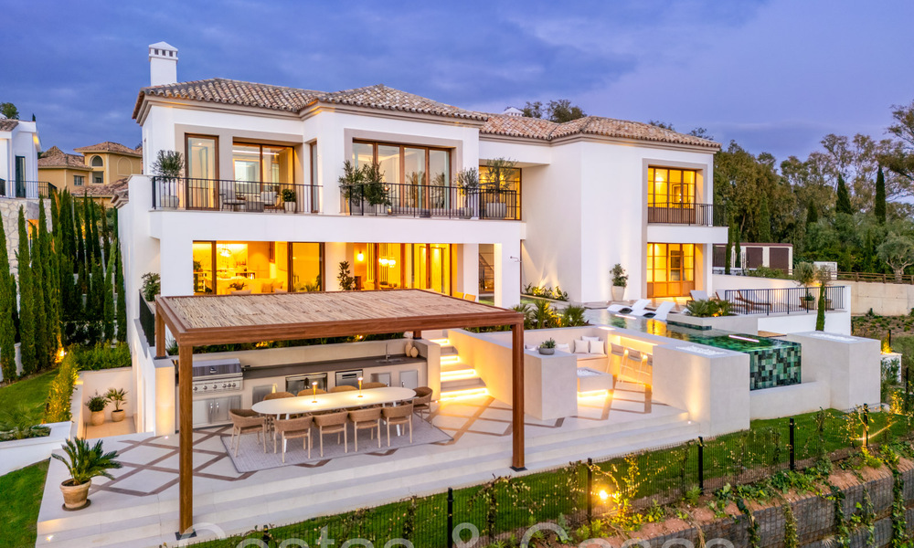 Amplia villa de lujo en venta con impresionantes vistas al mar en una comunidad cerrada prominente en La Quinta en Benahavis - Marbella 63874