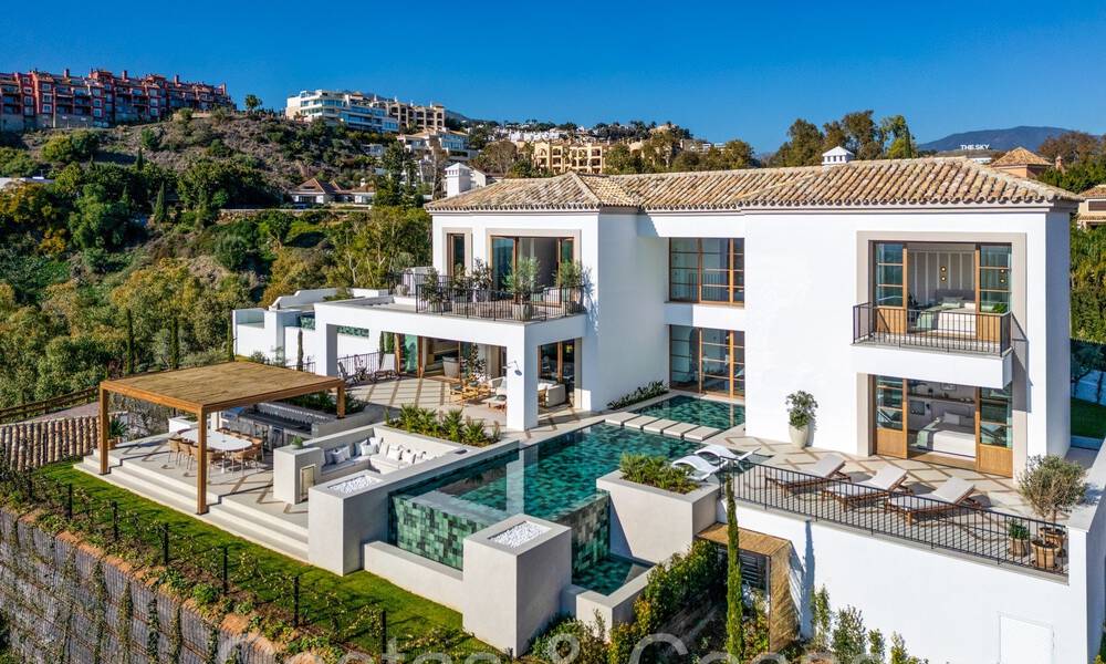 Amplia villa de lujo en venta con impresionantes vistas al mar en una comunidad cerrada prominente en La Quinta en Benahavis - Marbella 63875