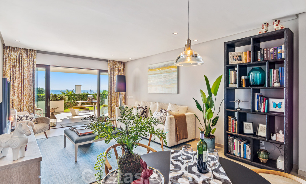 Se vende apartamento listo para entrar a vivir en exclusivo complejo de playa con vistas abiertas al mar a un paso del centro de Estepona 49296