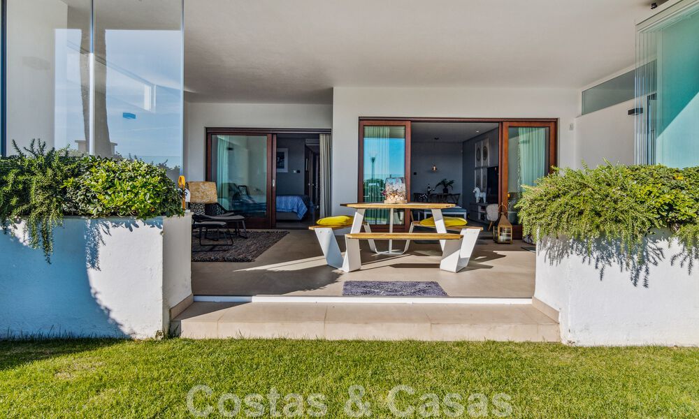 Se vende apartamento listo para entrar a vivir en exclusivo complejo de playa con vistas abiertas al mar a un paso del centro de Estepona 49298