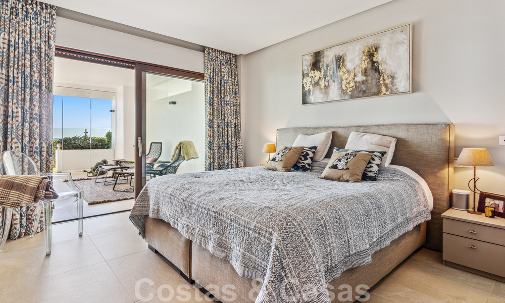 Se vende apartamento listo para entrar a vivir en exclusivo complejo de playa con vistas abiertas al mar a un paso del centro de Estepona 49299