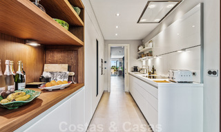 Se vende apartamento listo para entrar a vivir en exclusivo complejo de playa con vistas abiertas al mar a un paso del centro de Estepona 49303 