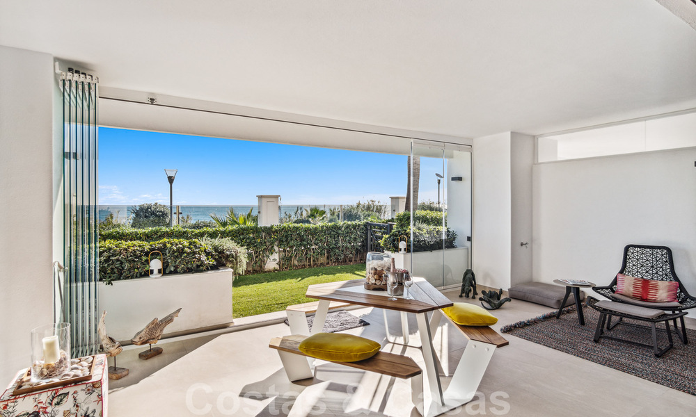 Se vende apartamento listo para entrar a vivir en exclusivo complejo de playa con vistas abiertas al mar a un paso del centro de Estepona 49306