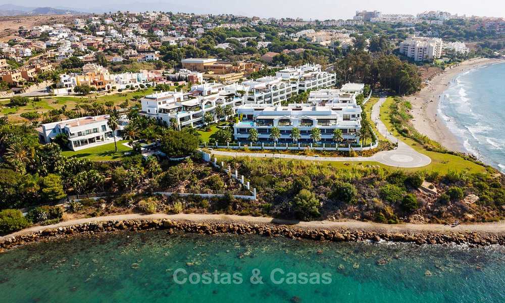Se vende apartamento listo para entrar a vivir en exclusivo complejo de playa con vistas abiertas al mar a un paso del centro de Estepona 49309