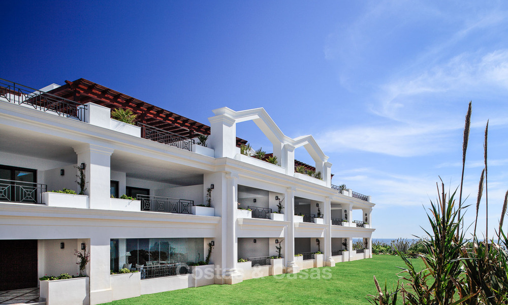 Se vende apartamento listo para entrar a vivir en exclusivo complejo de playa con vistas abiertas al mar a un paso del centro de Estepona 49311