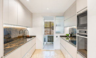 Moderno apartamento reformado en venta, con vistas al mar en complejo cerrado en la Nueva Milla de Oro entre Marbella y Estepona 49525 