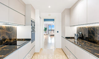 Moderno apartamento reformado en venta, con vistas al mar en complejo cerrado en la Nueva Milla de Oro entre Marbella y Estepona 49526 