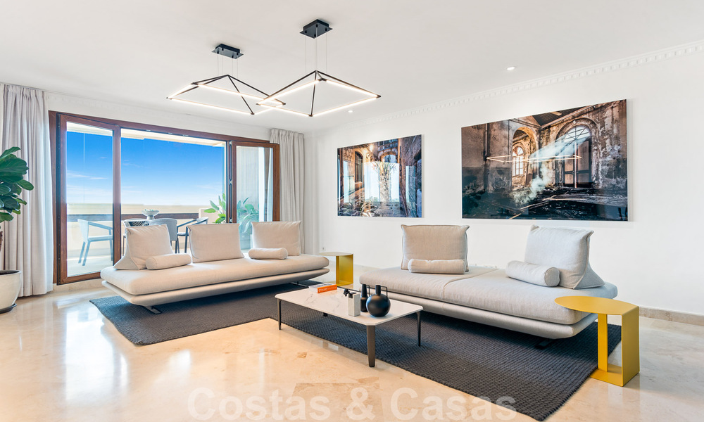 Moderno apartamento reformado en venta, con vistas al mar en complejo cerrado en la Nueva Milla de Oro entre Marbella y Estepona 49527