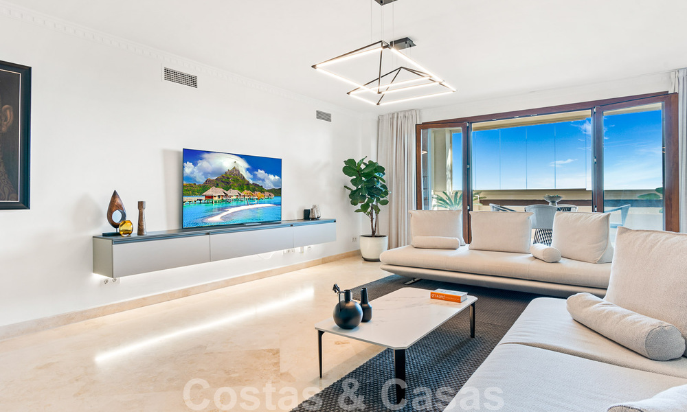 Moderno apartamento reformado en venta, con vistas al mar en complejo cerrado en la Nueva Milla de Oro entre Marbella y Estepona 49528