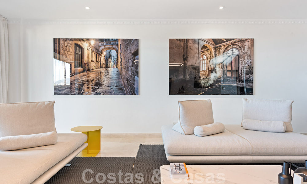 Moderno apartamento reformado en venta, con vistas al mar en complejo cerrado en la Nueva Milla de Oro entre Marbella y Estepona 49531