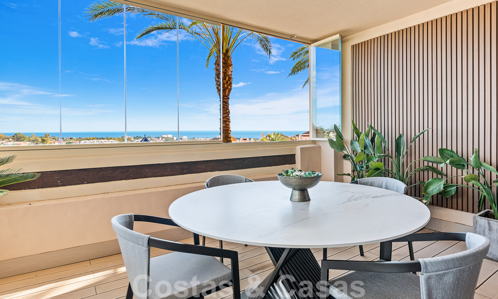 Moderno apartamento reformado en venta, con vistas al mar en complejo cerrado en la Nueva Milla de Oro entre Marbella y Estepona 49532