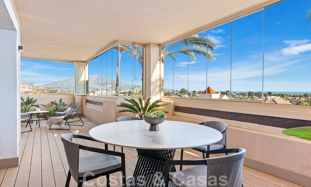 Moderno apartamento reformado en venta, con vistas al mar en complejo cerrado en la Nueva Milla de Oro entre Marbella y Estepona 49533