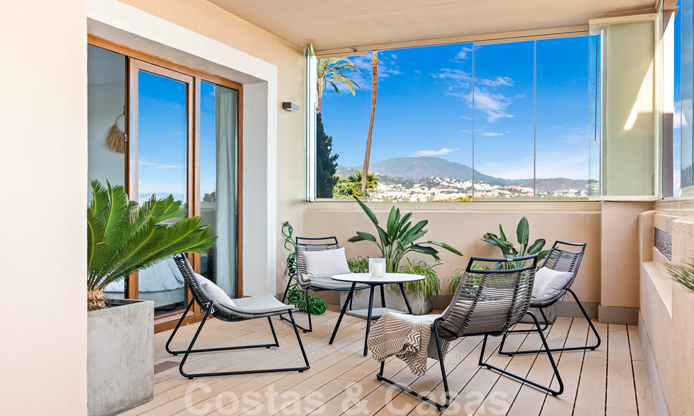 Moderno apartamento reformado en venta, con vistas al mar en complejo cerrado en la Nueva Milla de Oro entre Marbella y Estepona 49534