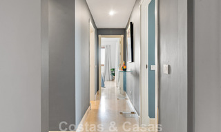 Moderno apartamento reformado en venta, con vistas al mar en complejo cerrado en la Nueva Milla de Oro entre Marbella y Estepona 49536 
