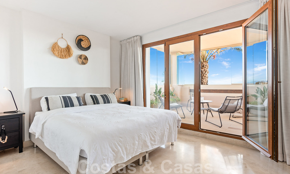 Moderno apartamento reformado en venta, con vistas al mar en complejo cerrado en la Nueva Milla de Oro entre Marbella y Estepona 49537