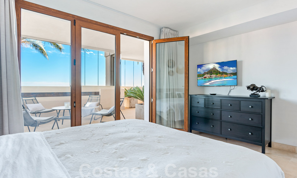 Moderno apartamento reformado en venta, con vistas al mar en complejo cerrado en la Nueva Milla de Oro entre Marbella y Estepona 49538