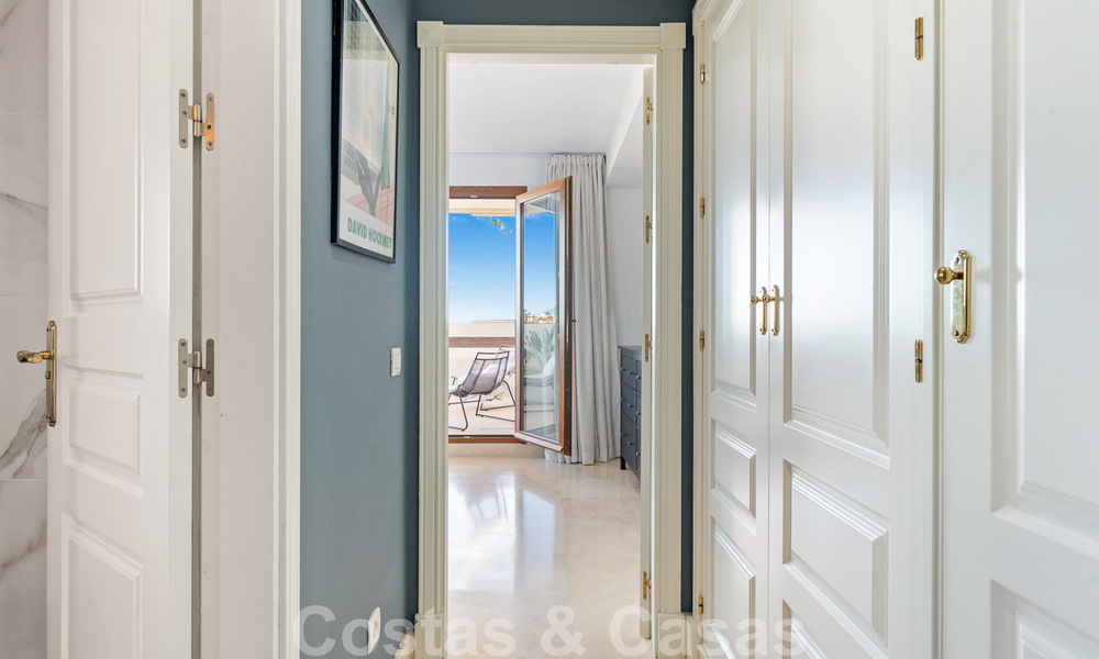 Moderno apartamento reformado en venta, con vistas al mar en complejo cerrado en la Nueva Milla de Oro entre Marbella y Estepona 49539