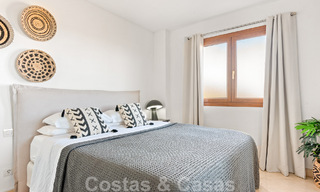 Moderno apartamento reformado en venta, con vistas al mar en complejo cerrado en la Nueva Milla de Oro entre Marbella y Estepona 49542 