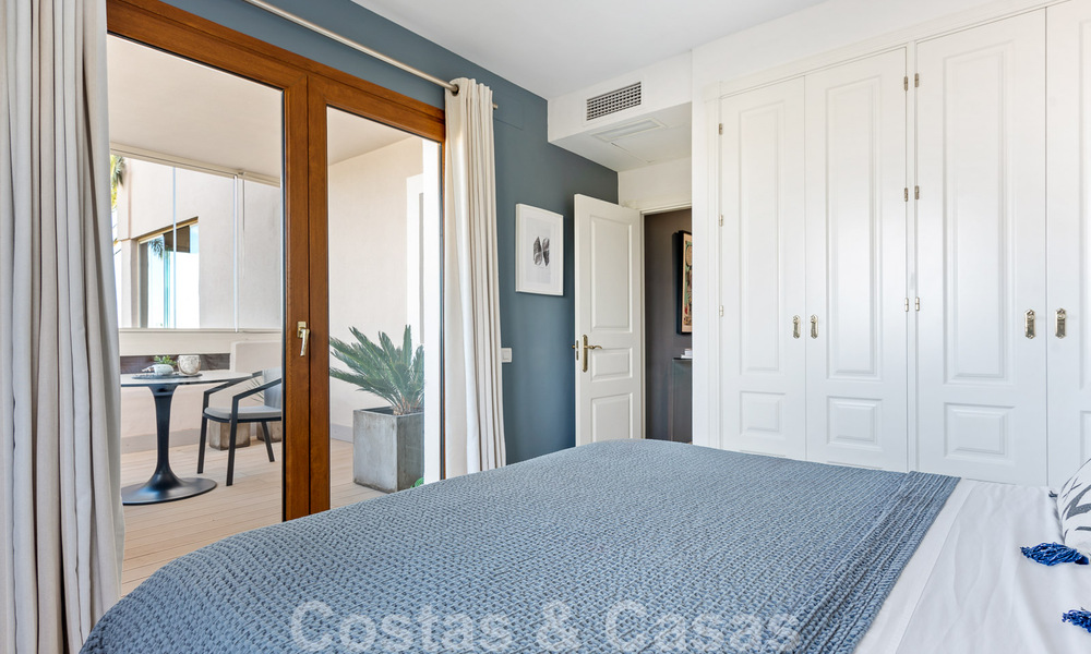 Moderno apartamento reformado en venta, con vistas al mar en complejo cerrado en la Nueva Milla de Oro entre Marbella y Estepona 49543