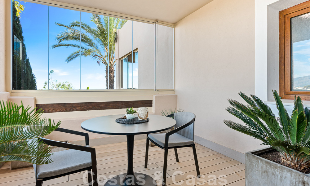 Moderno apartamento reformado en venta, con vistas al mar en complejo cerrado en la Nueva Milla de Oro entre Marbella y Estepona 49544