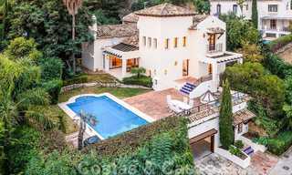Villa andaluza independiente en venta con gran potencial, situada en una posición elevada rodeada de campos de golf en Benahavis - Marbella 49586 