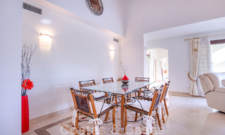 Villa andaluza independiente en venta con gran potencial, situada en una posición elevada rodeada de campos de golf en Benahavis - Marbella 49587 