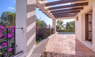 Villa andaluza independiente en venta con gran potencial, situada en una posición elevada rodeada de campos de golf en Benahavis - Marbella 49588 
